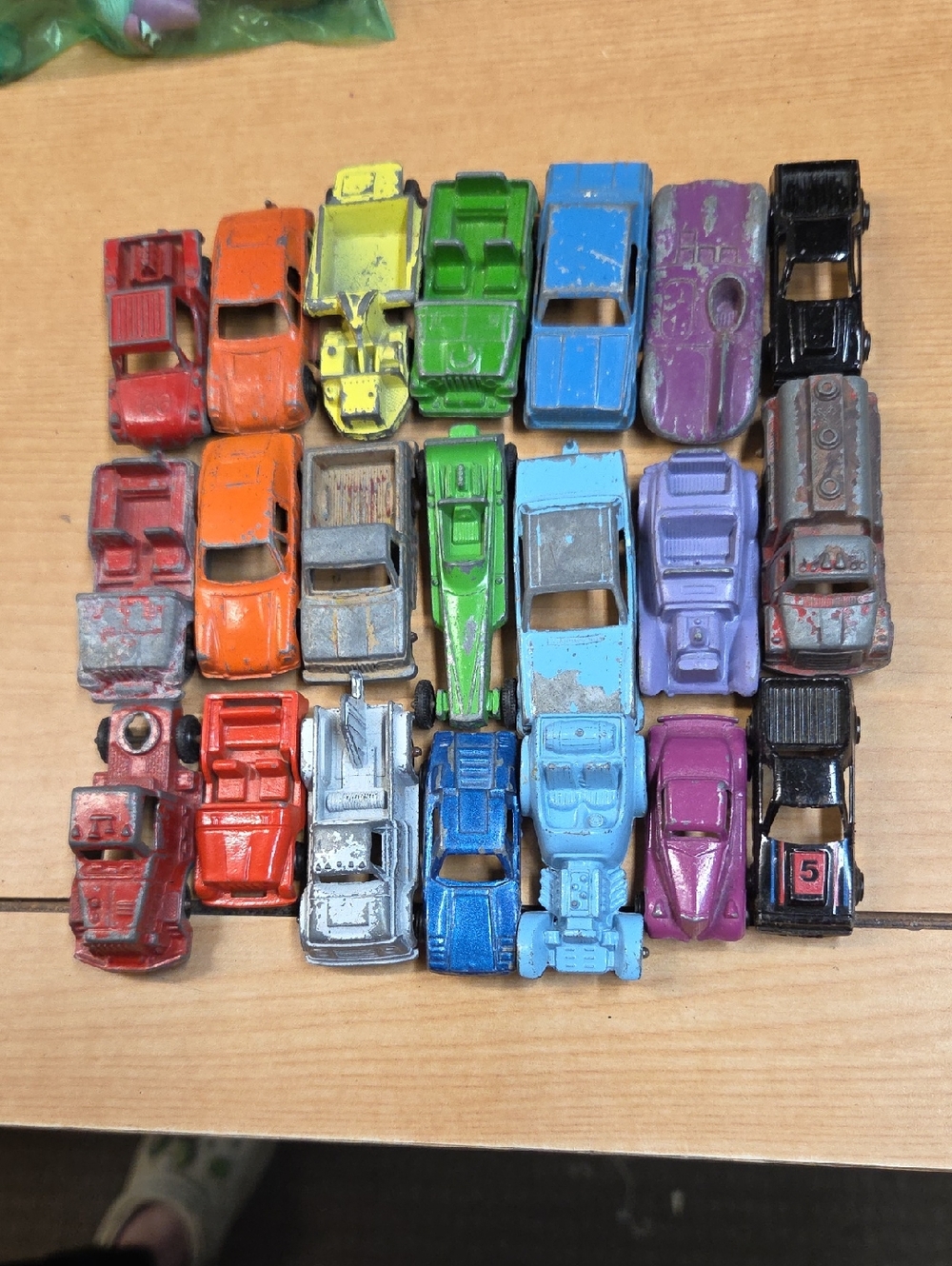Tootsietoys + Midgetoy  Lot of 21 mini vehicles‎